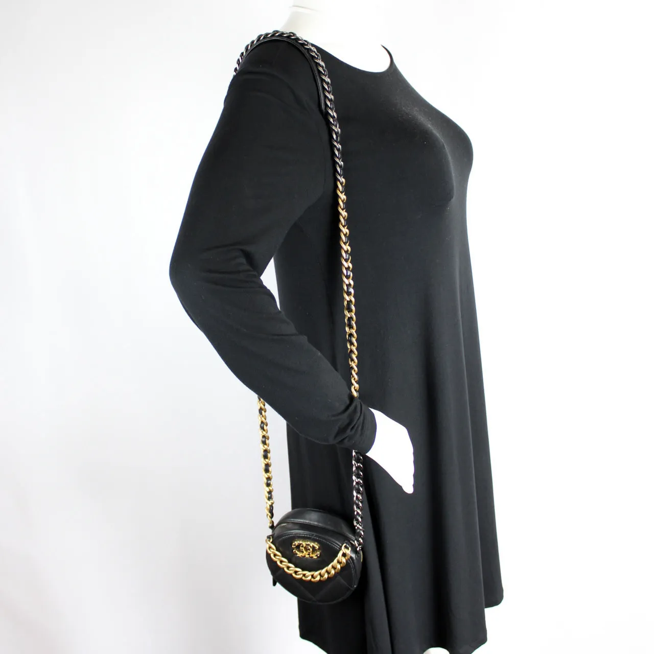 19 Round Clutch W/ Chain Lambskin 30M