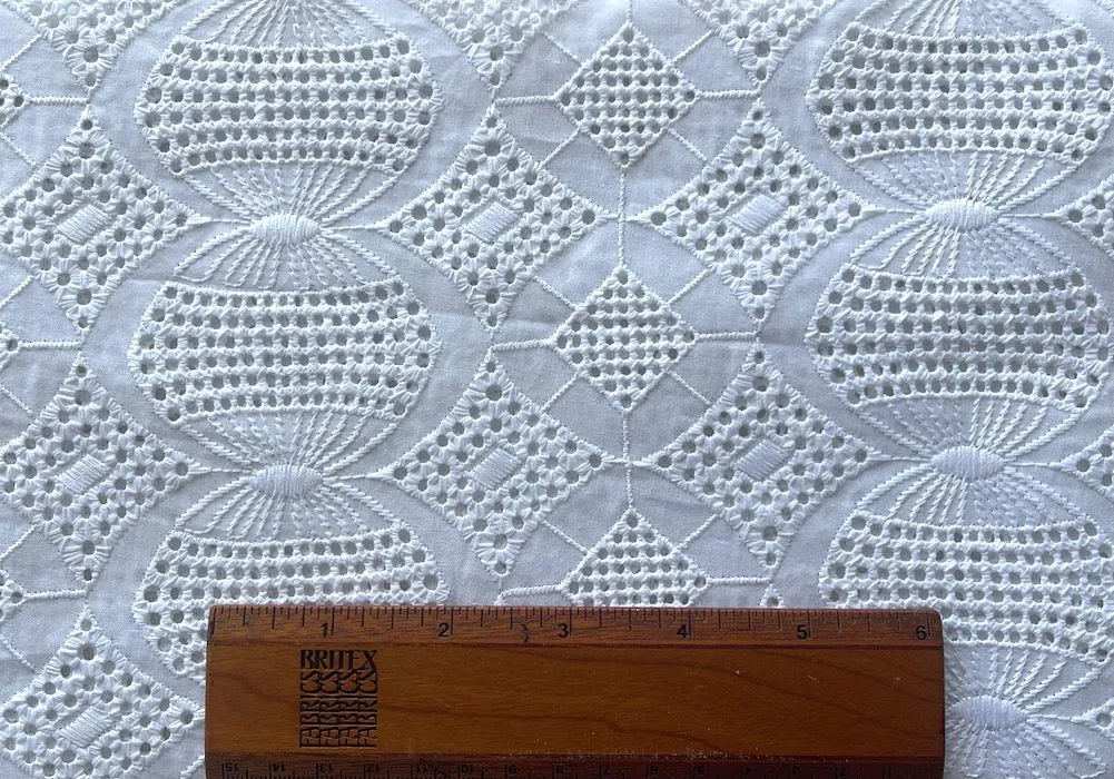 Art Deco Globe & Diamond Fresh Summer White Scalloped Cotton Eyelet