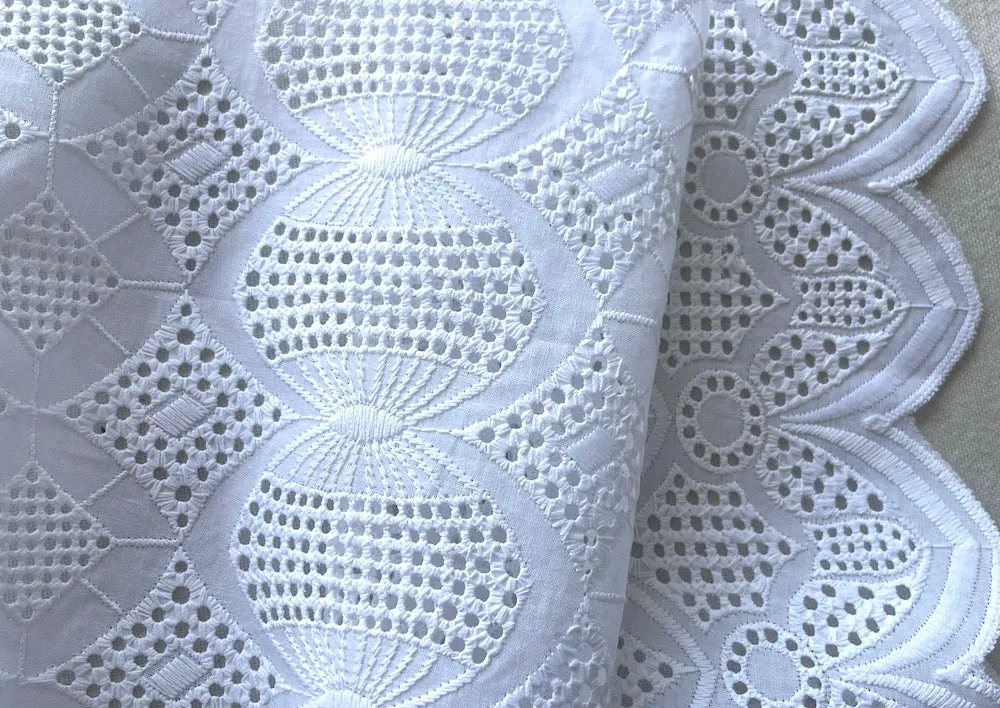 Art Deco Globe & Diamond Fresh Summer White Scalloped Cotton Eyelet