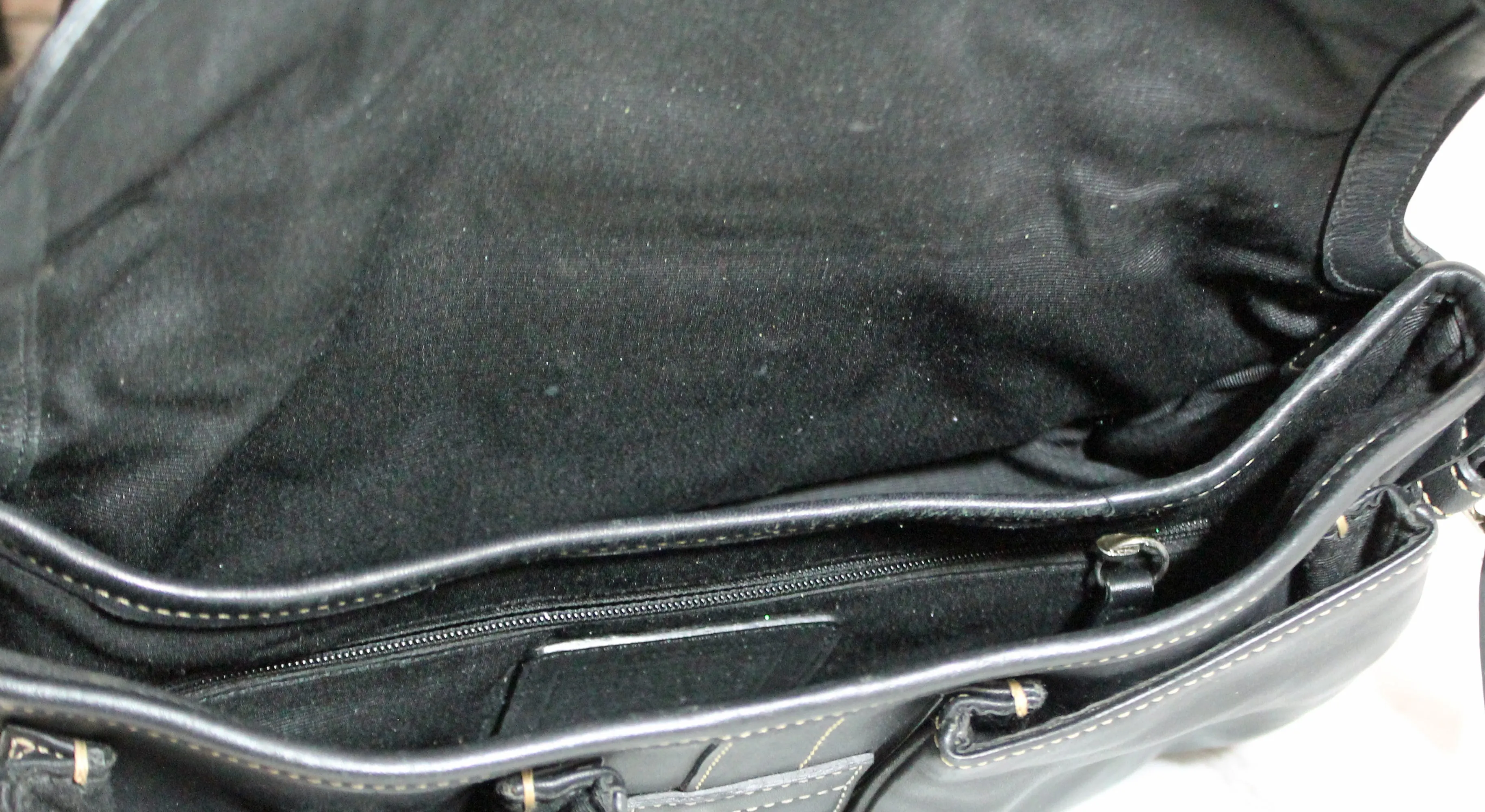 Coach Purse: #9434 Black Signature SOHO Crossbody bag