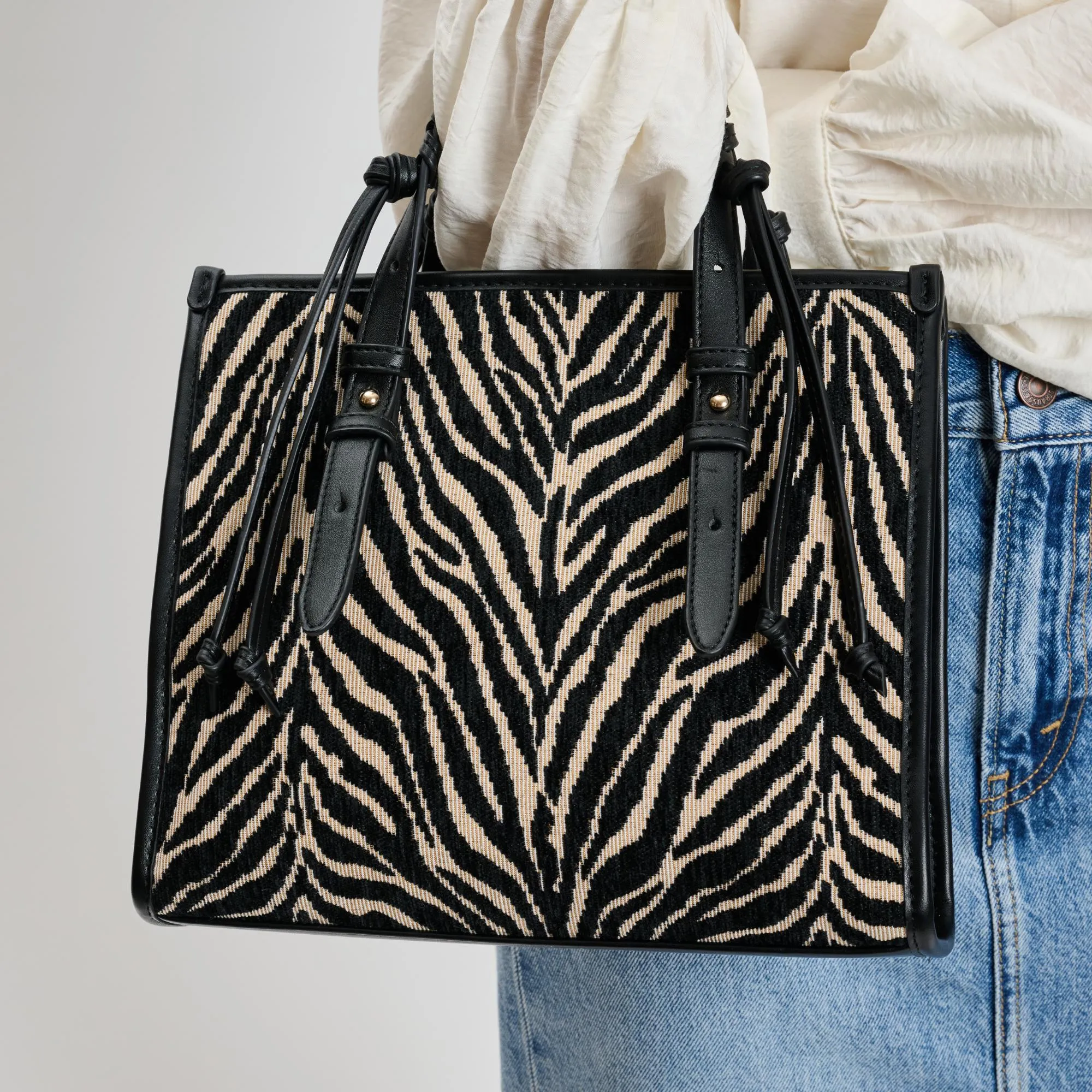 Dinsdale Crossbody