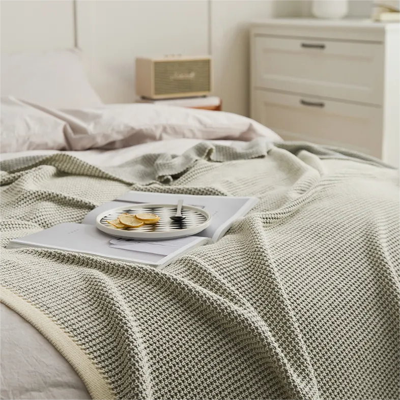 Knitted Bicolor Throw Blanket