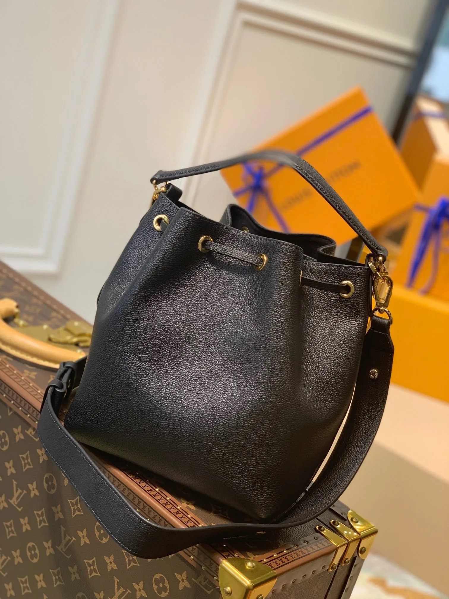 LB696 Lockme Bucket Bag / HIGHEST QUALITY VERSION