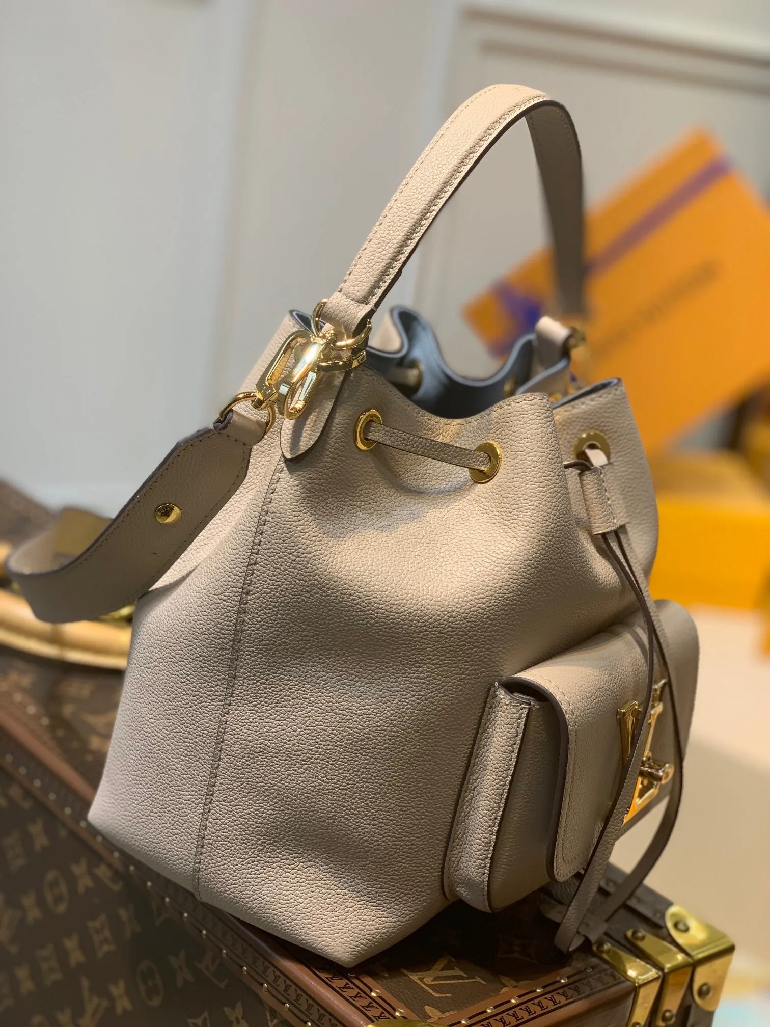 LB696 Lockme Bucket Bag / HIGHEST QUALITY VERSION