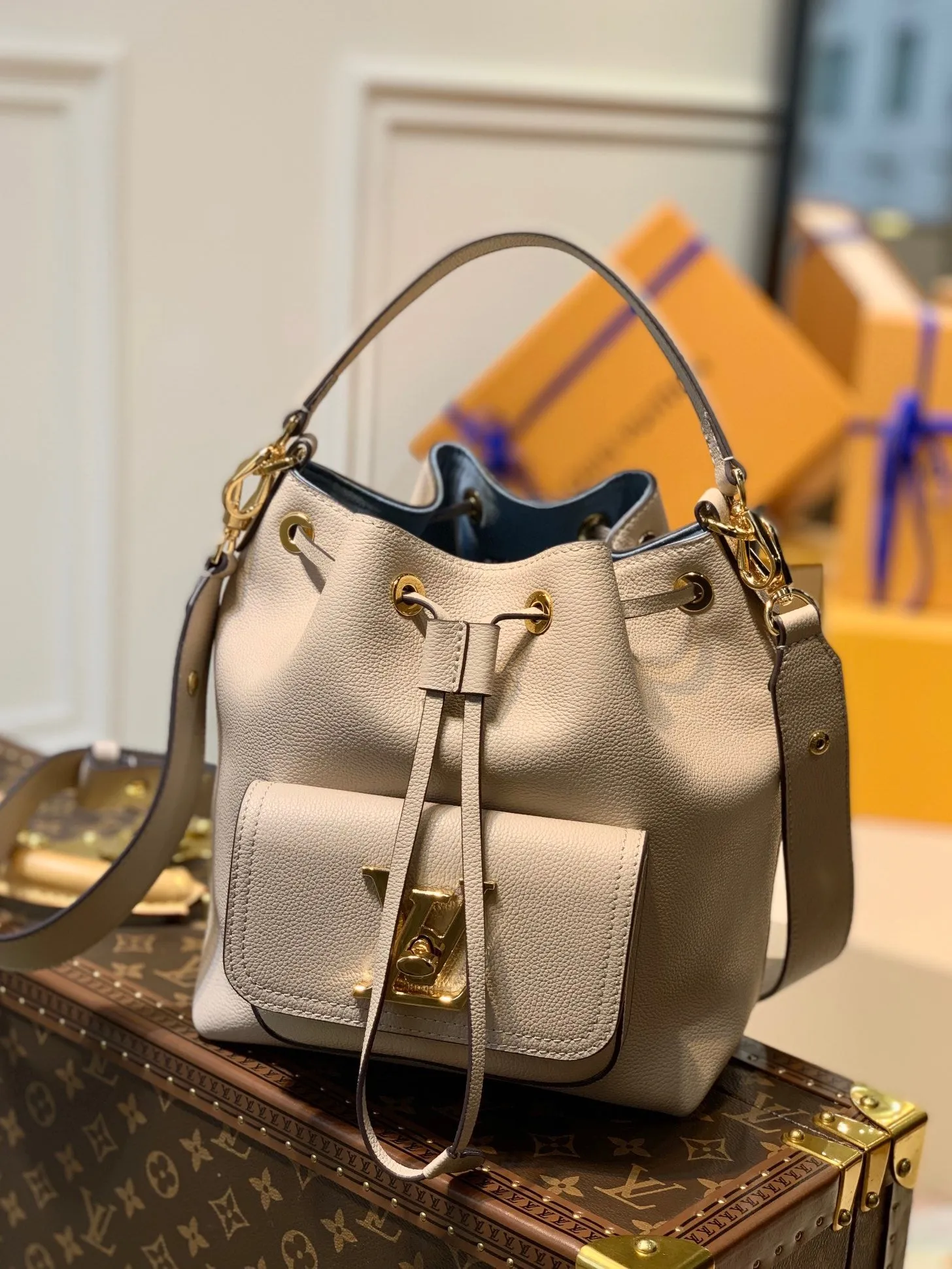 LB696 Lockme Bucket Bag / HIGHEST QUALITY VERSION