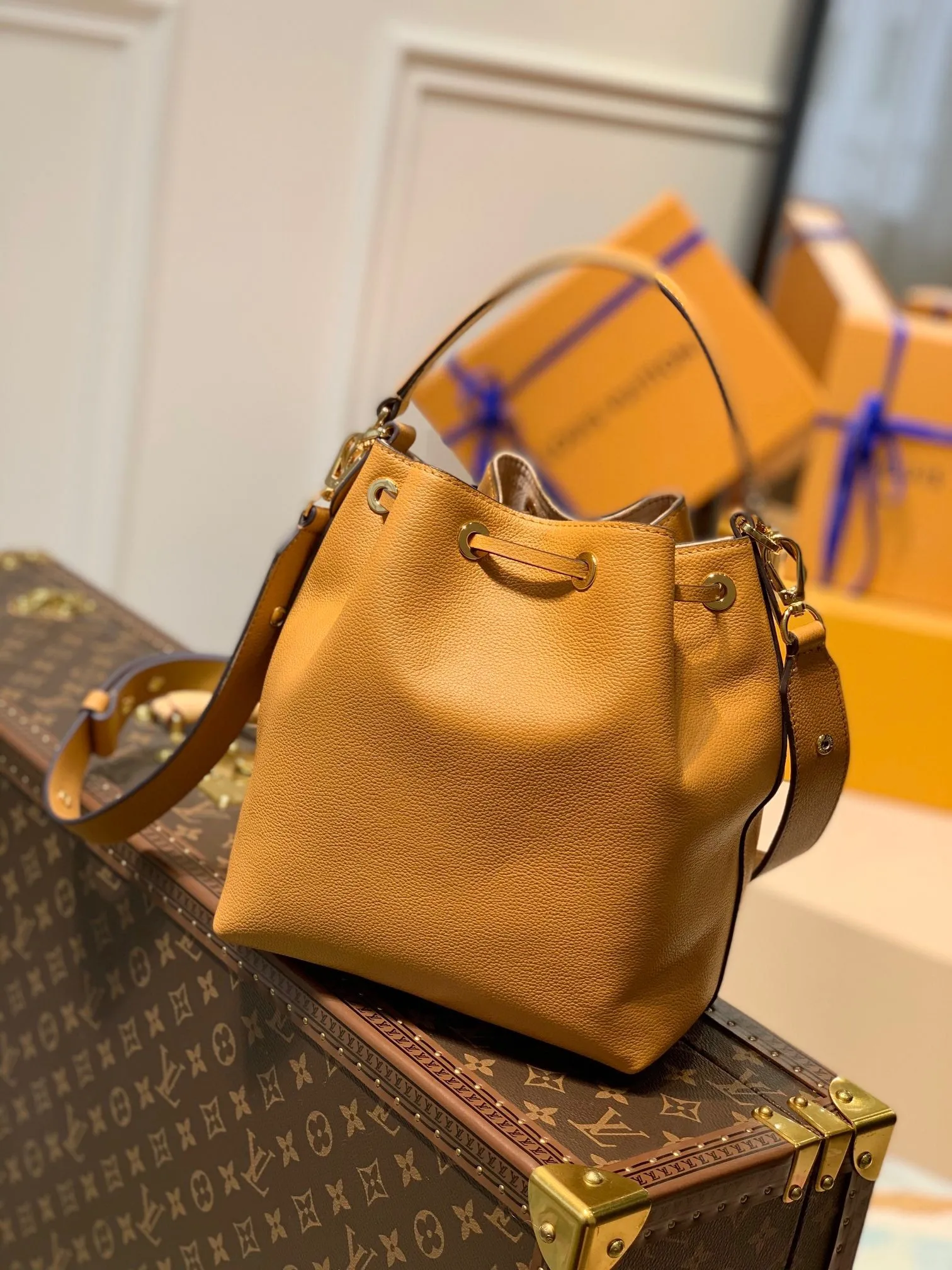 LB696 Lockme Bucket Bag / HIGHEST QUALITY VERSION
