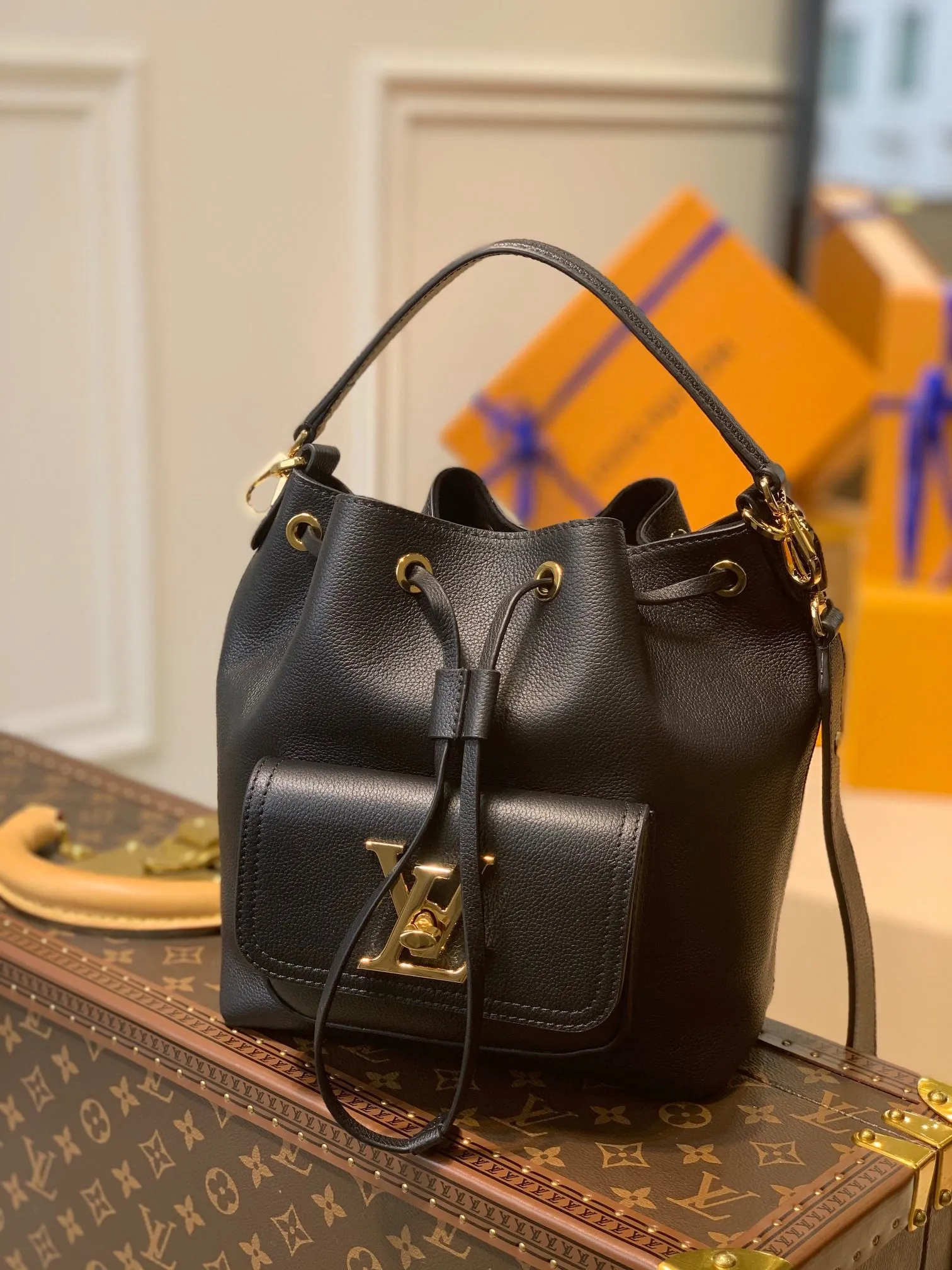 LB696 Lockme Bucket Bag / HIGHEST QUALITY VERSION