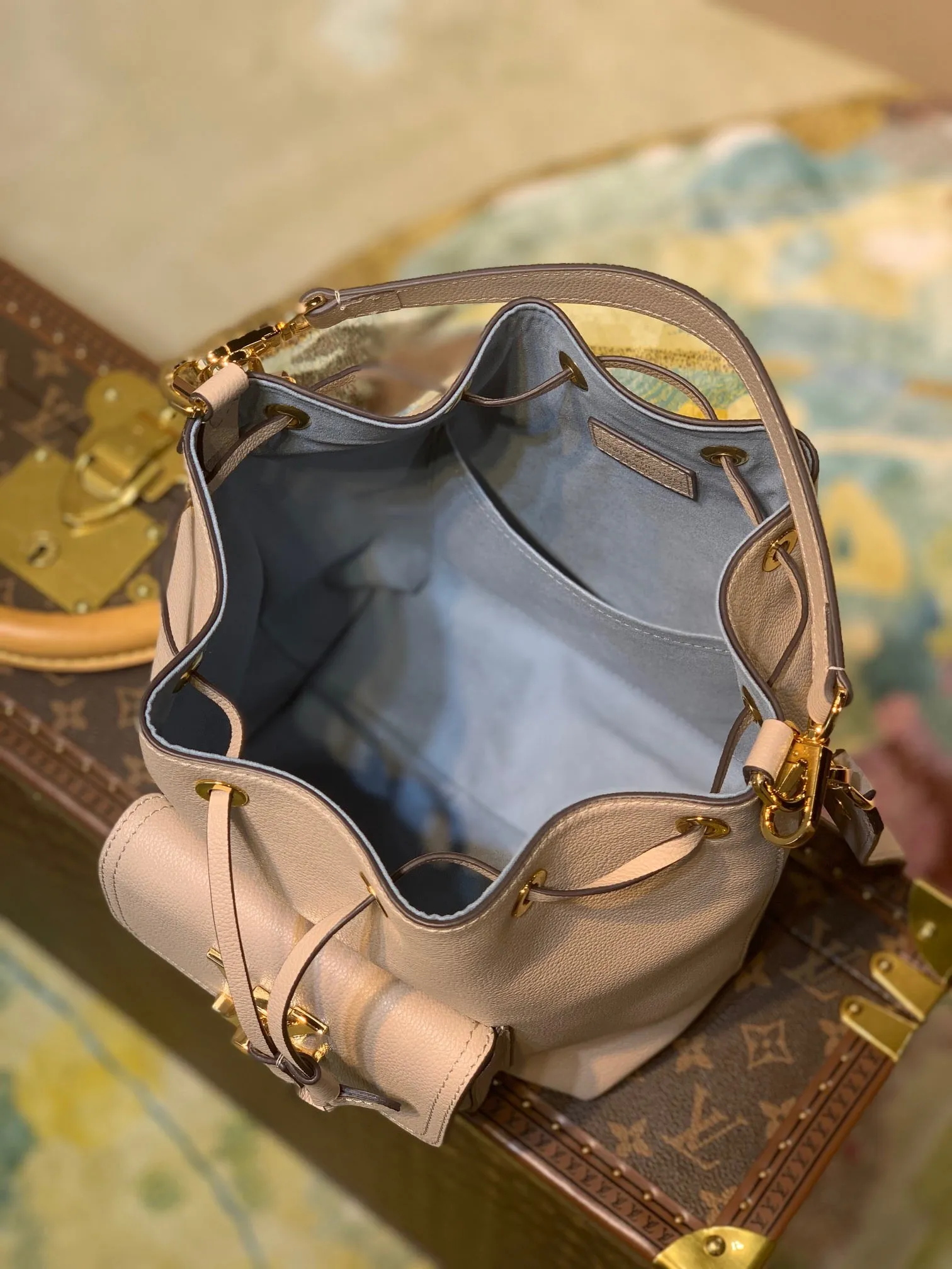 LB696 Lockme Bucket Bag / HIGHEST QUALITY VERSION