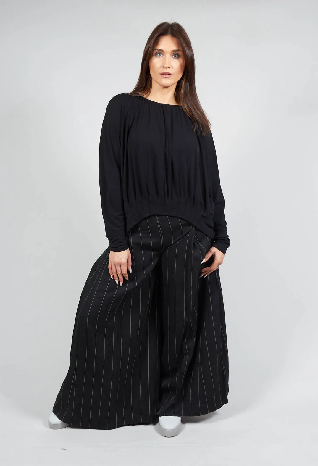Long Sleeved Pleated Top in Toyger Nero