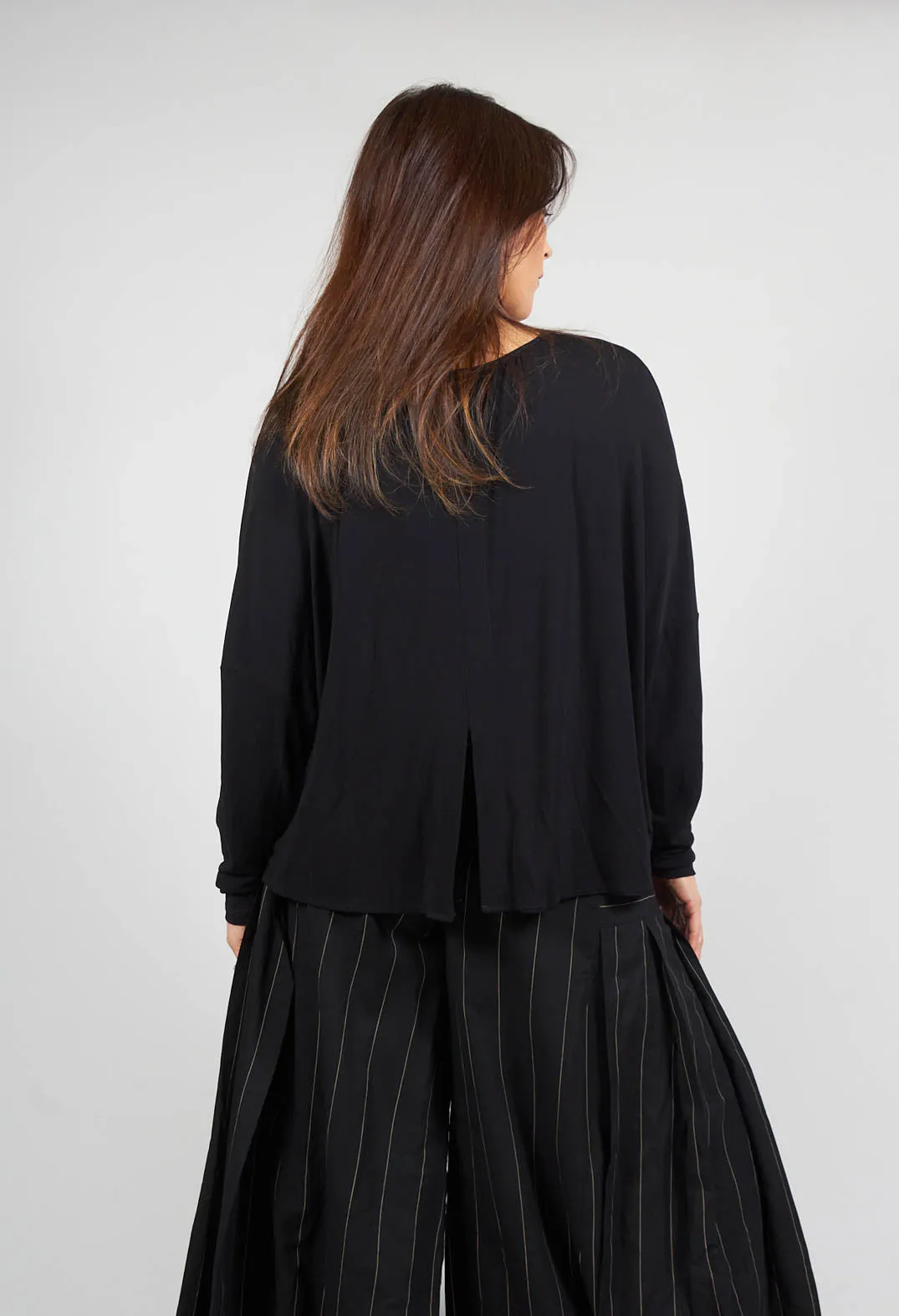 Long Sleeved Pleated Top in Toyger Nero